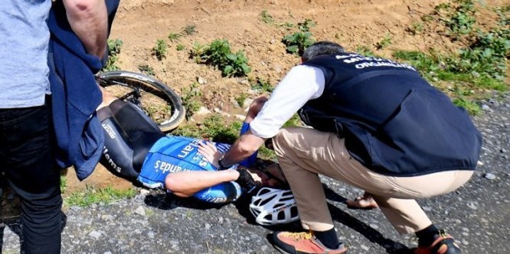 Saganov triumf na Paríž-Roubaix zatienila smrť mladého Belgičana Goolaertsa